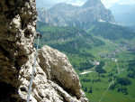 Großartiger Tiefblick Pisciadù-Klettersteig Sella